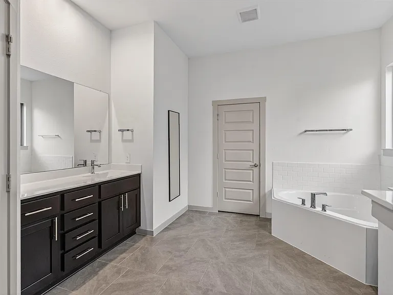 818 Kingwood Dr — Photo 24