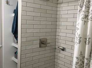 19985 E William Ct, Grosse Pointe Woods, MI 48236