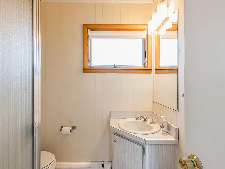 87 Shore Rd — Photo 10