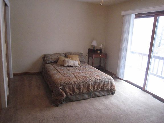 4th image of 33391 N Lake Shore Dr