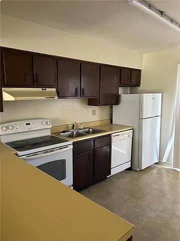 909 Vouray Dr #C — Photo 3