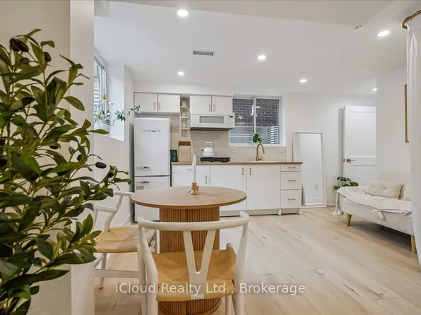 13 Southam Ln, Hamilton, ON L9C 0E9