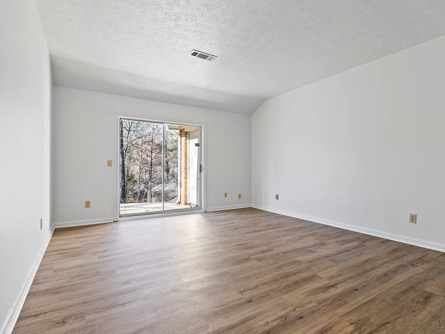 463 Reede Street - 1 — Photo 3