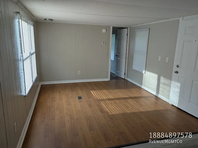 512 10th St SW #4 — Photo 12