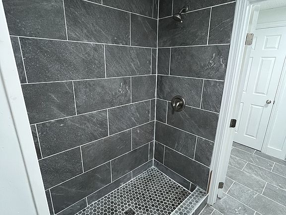 5th image of 1112 State St #B