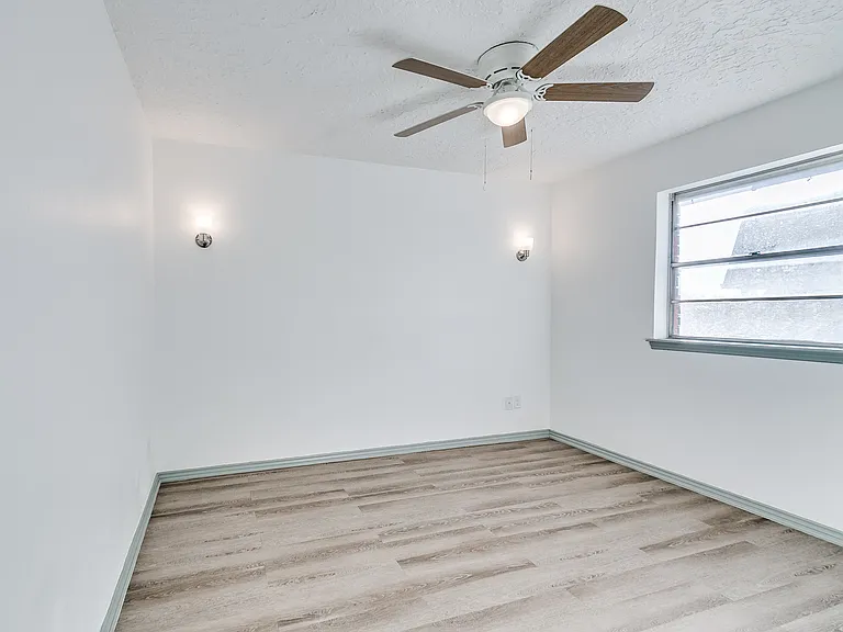 4132 NW 36th St #6 — Photo 11
