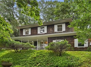 1 Crescent Ln, Putnam Valley, NY 10579