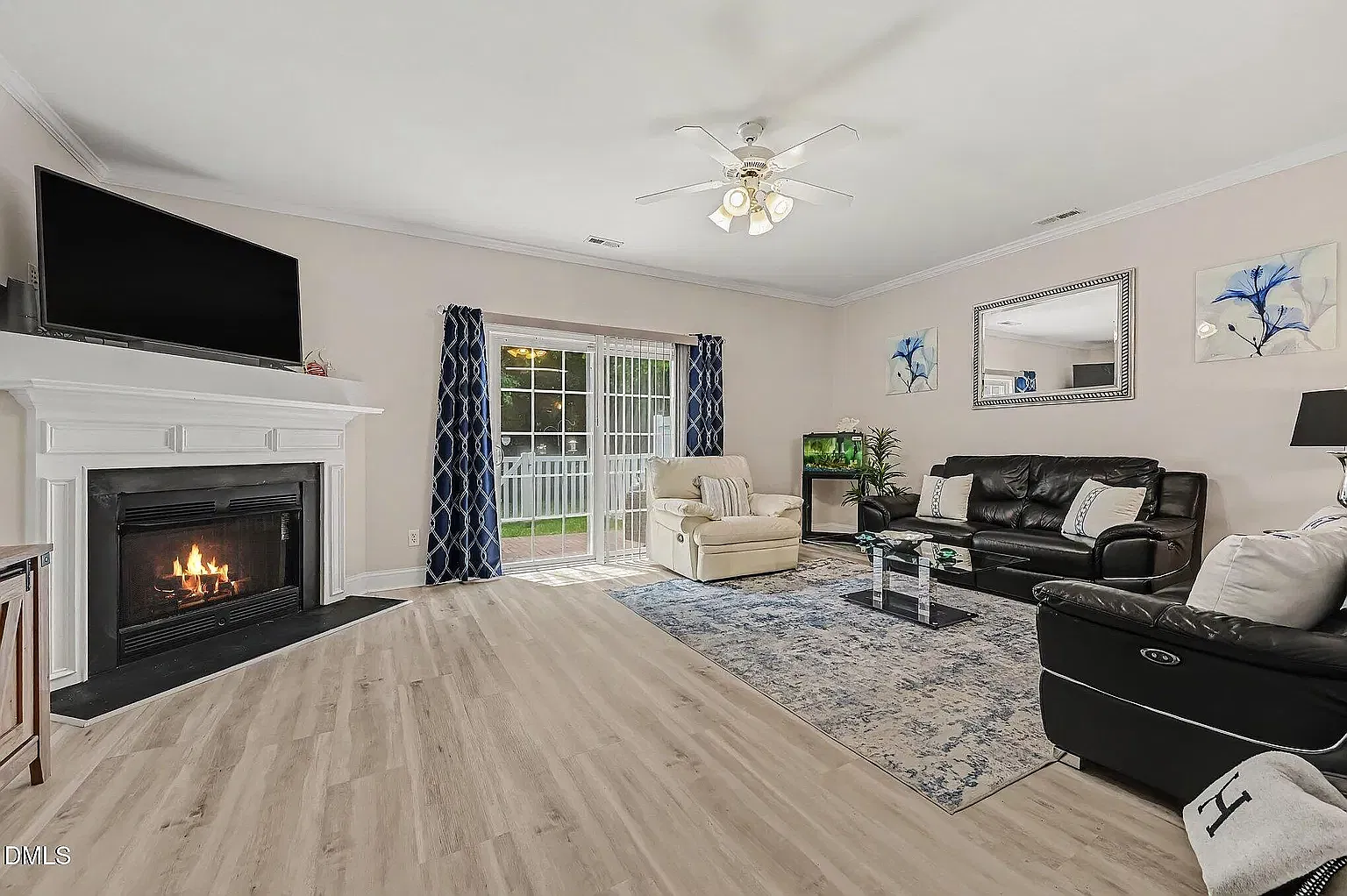 3 bed, 2.5 bath, 1544 sqft, $1,899 — Photo 3