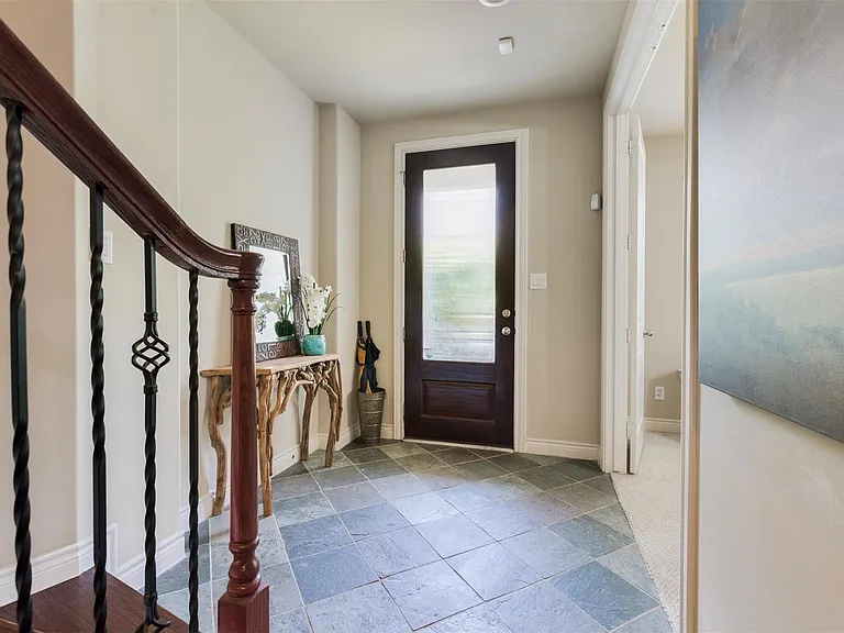 1716 Edwards St — Photo 5