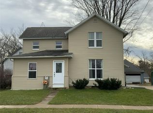 18 W South Side Rd, Earlville, IA 52041