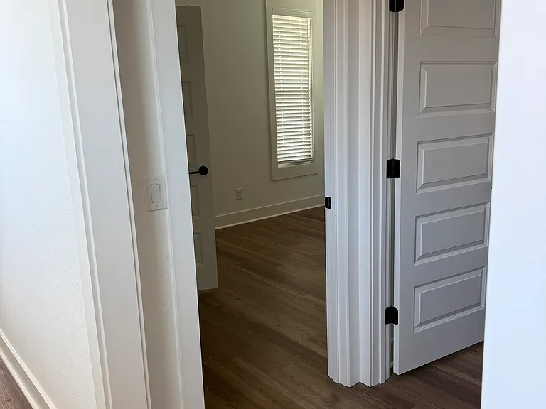 212 N D St — Photo 26