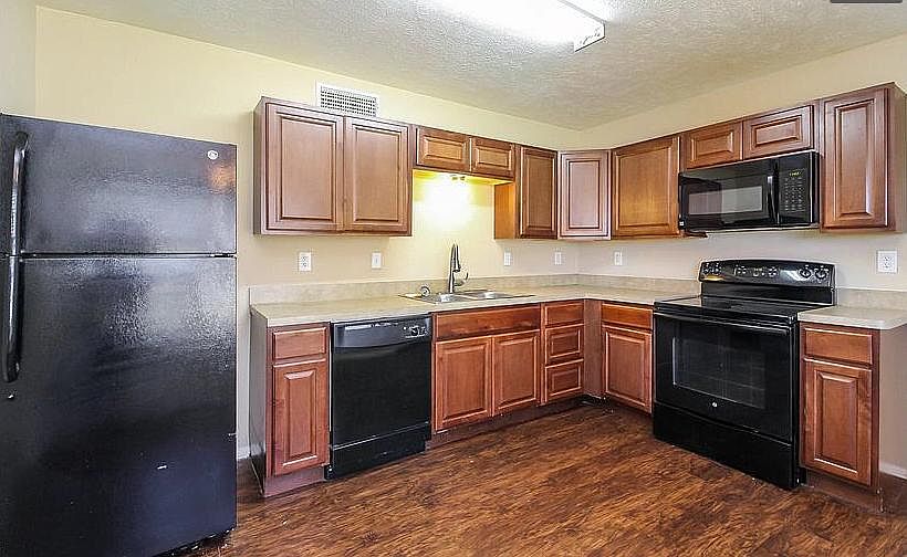 2nd image of 7231 Hedge Dr