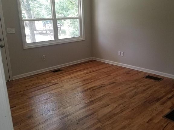 3rd image of 2483 Hillside Dr