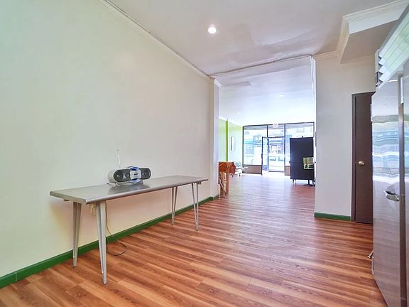 5th image of 533 Sutter Ave #1564244