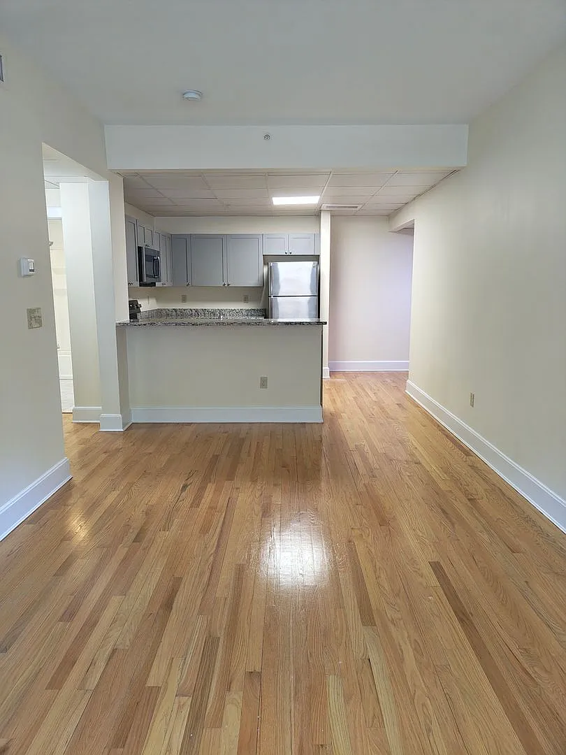 Beautiful 1BR in historic O'Connell School building on Park St in Bristol! — Photo 3