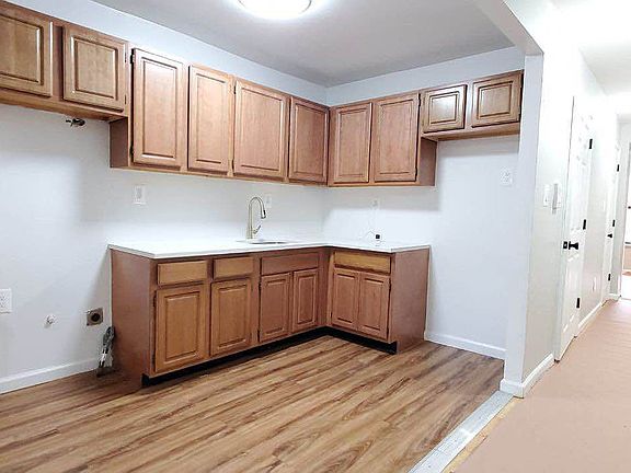 5th image of 421 E 135th St