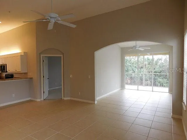 3 bed, 2.0 bath, 1803 sqft, $2,000 — Photo 4