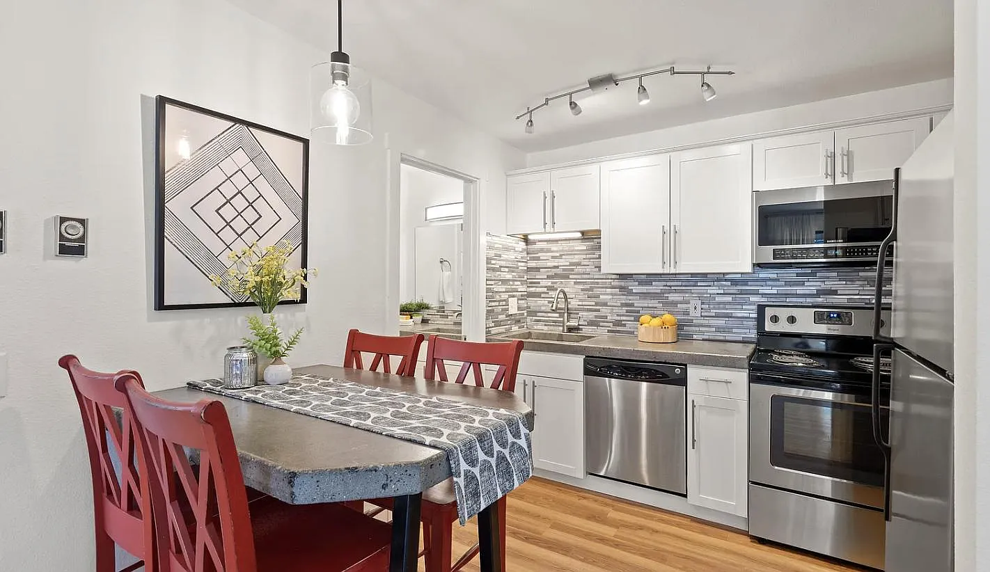 1 bed, 650 sqft, $1,900 — Photo 4
