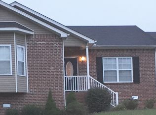 101 Parkside Ln, Burns, TN 37029