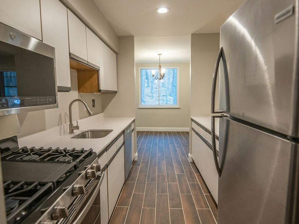 1st image of 1605 Summit Pointe