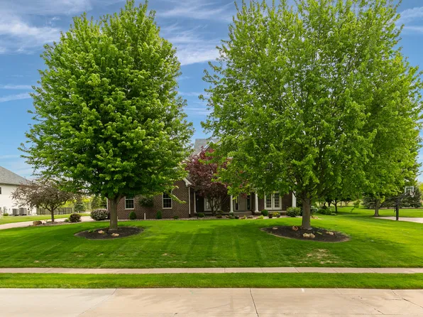 5091 Pigeon Creek Trl, Bettendorf, IA 52722