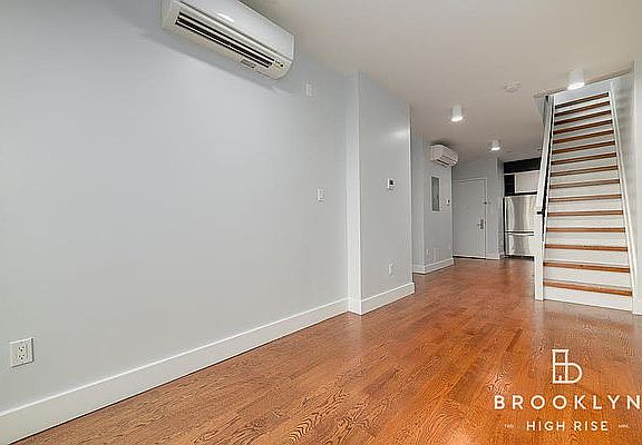 3rd image of 530 Midwood St APT 4F
