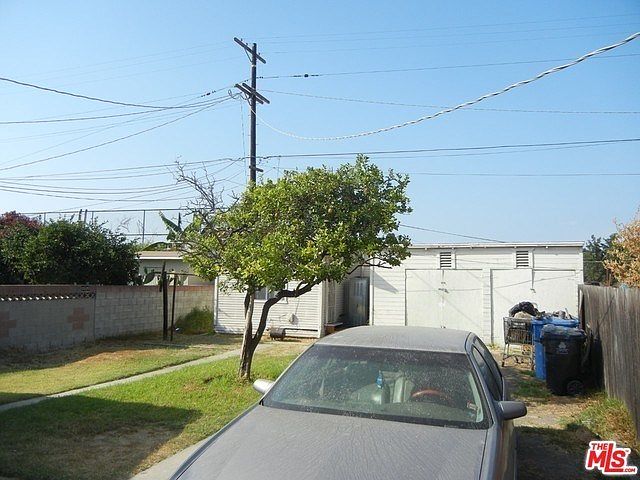2nd image of 225 E 59th Pl