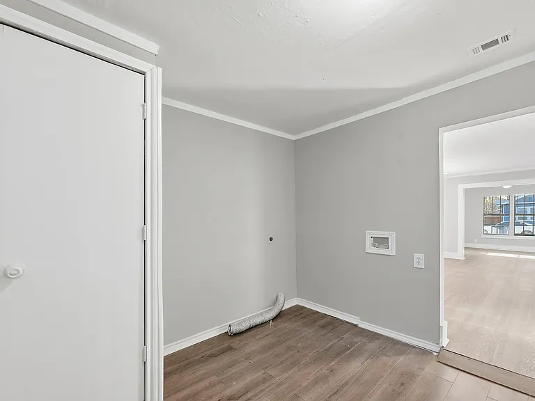 2224 Poplar St — Photo 11