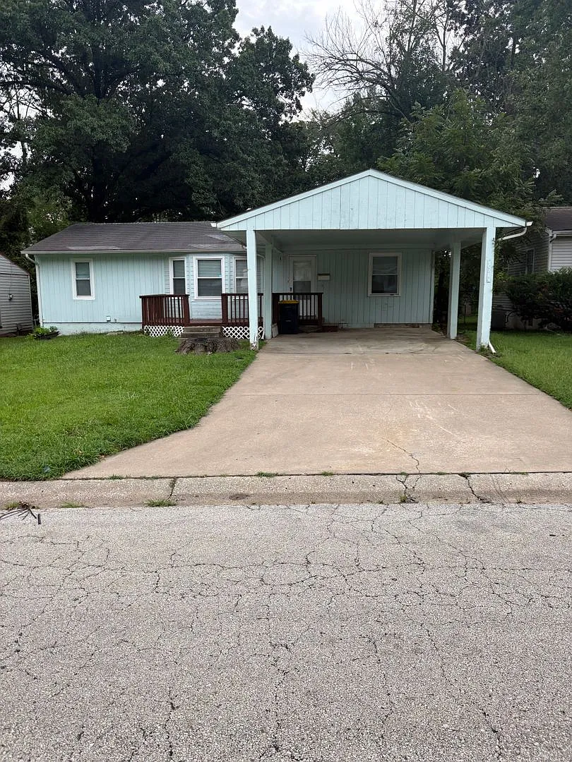 Updated 3 bedroom $1,500 — Photo 1