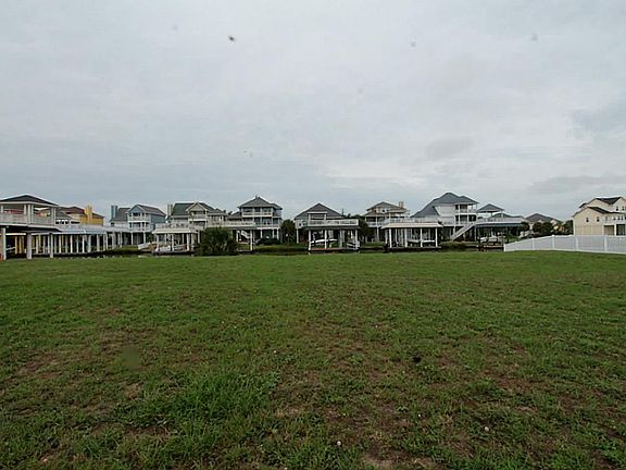 View of vacant lot to the West