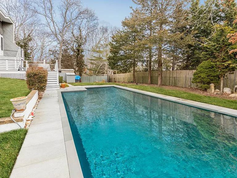 Pond Ln — Photo 17