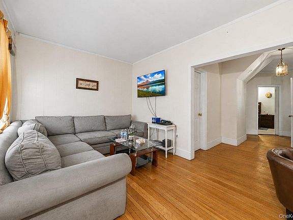 4th image of 246 Westside Avenue