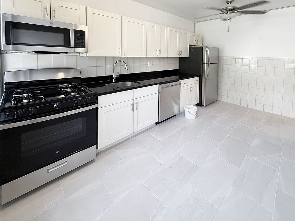 1st image of 24-25 27th St #1F