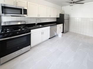 24-25 27th St #1F, Astoria, NY 11102