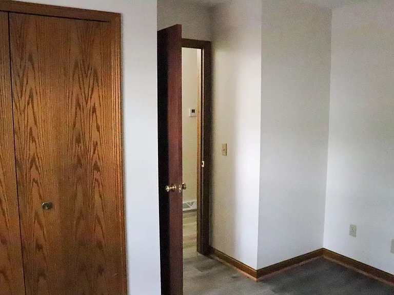 302 Wrexham Ln — Photo 6