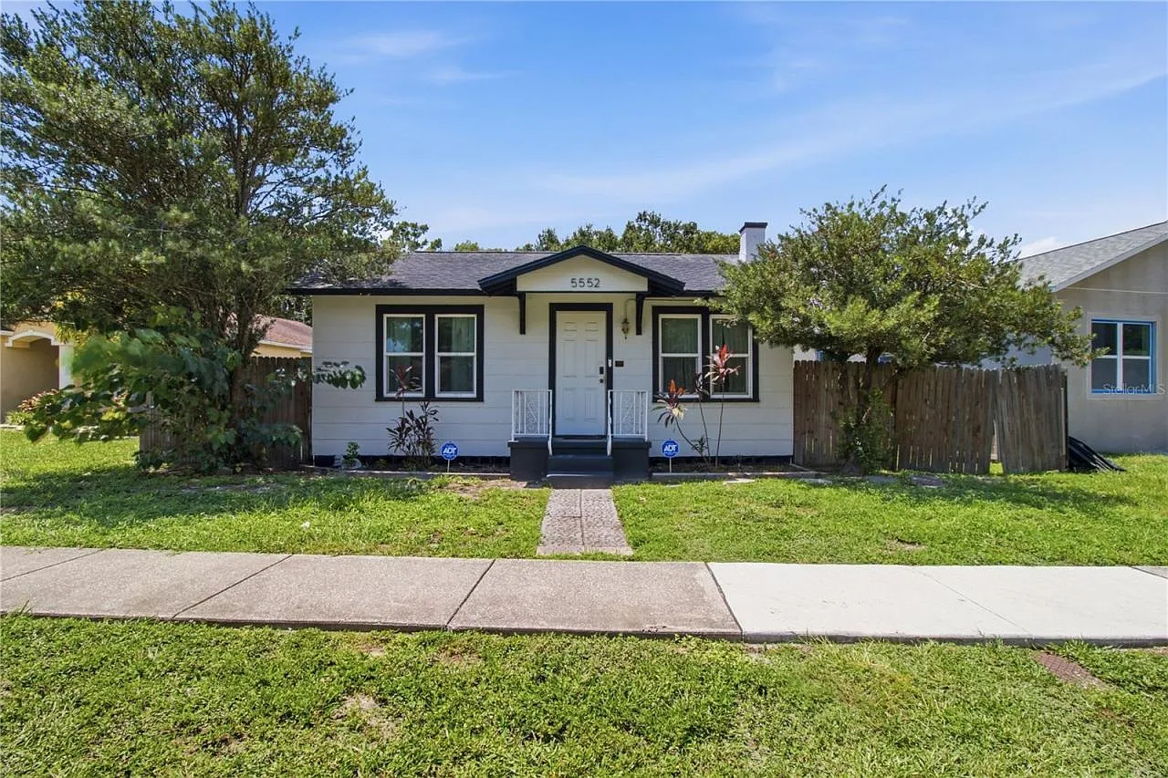 2 bed, 1.0 bath, 804 sqft, $2,600 — Photo 1