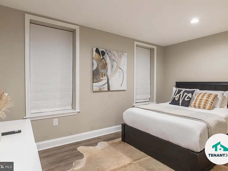 3221 Noble St #4 — Photo 15