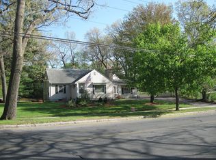 647 Plumtree Rd, Springfield, MA 01118