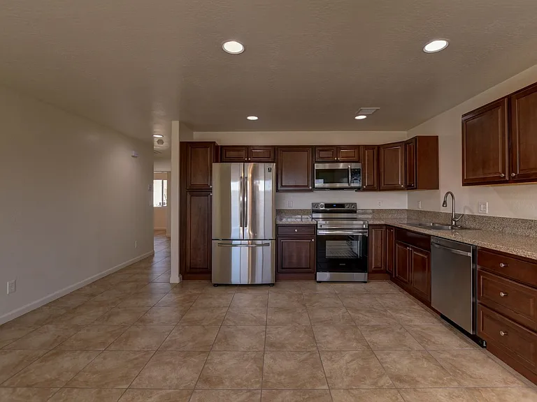 3027 N Corrine Dr — Photo 9