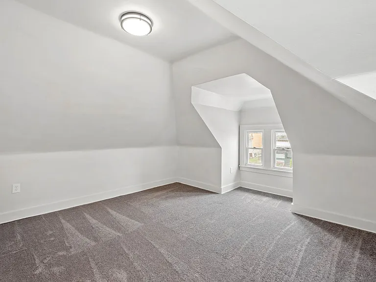 813 E 10th Ave — Photo 15