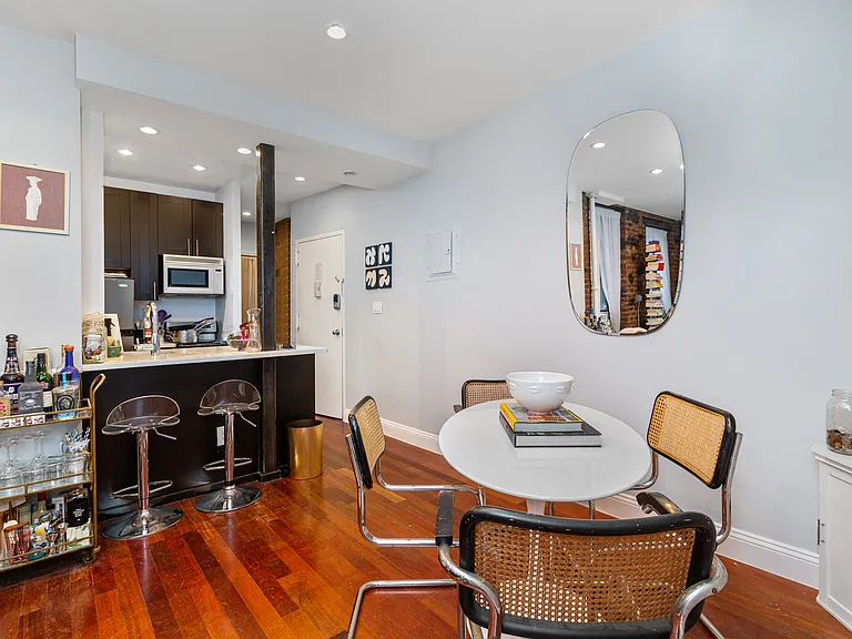 141 W 10th St #4 — Photo 4