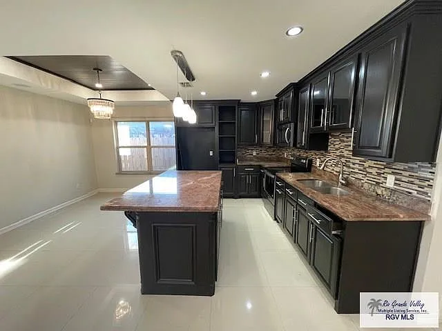 3 bed, 2.5 bath, 1709 sqft, $1,900 — Photo 4