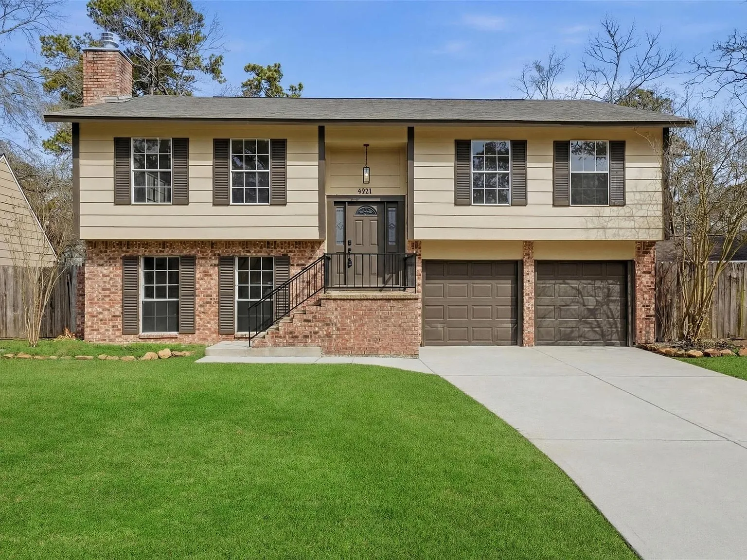 4 bed, 2.0 bath, 2233 sqft, $2,200 — Photo 1