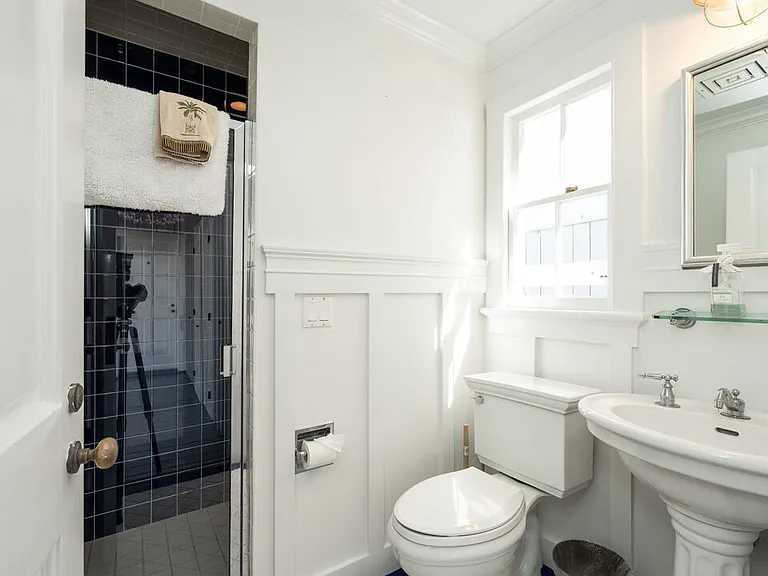 418 William St — Photo 23