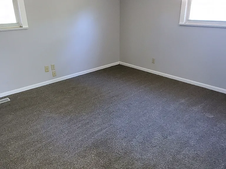 1115 Nofftz Dr — Photo 5