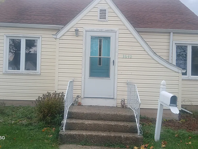 3640 Chapin Ave — Photo 2
