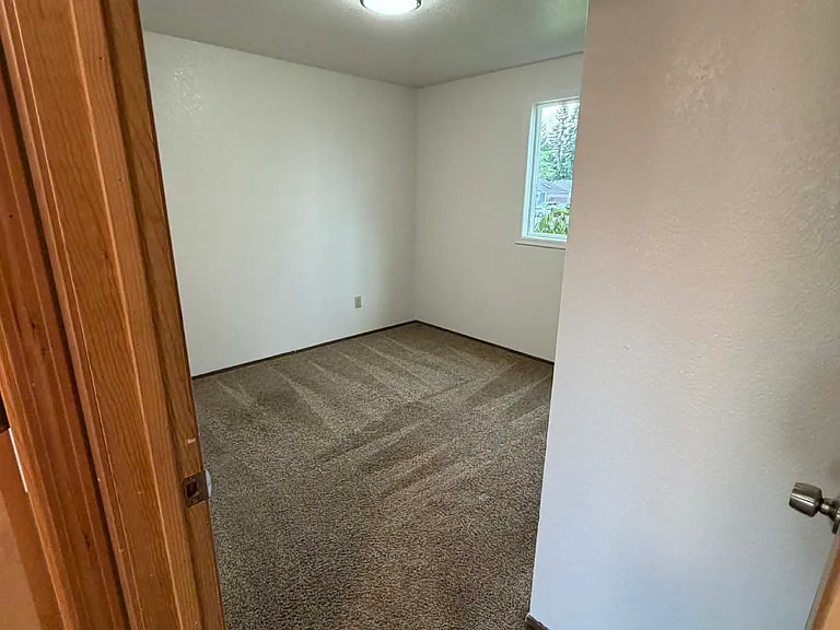 725 Edelweiss Ln SE — Photo 17