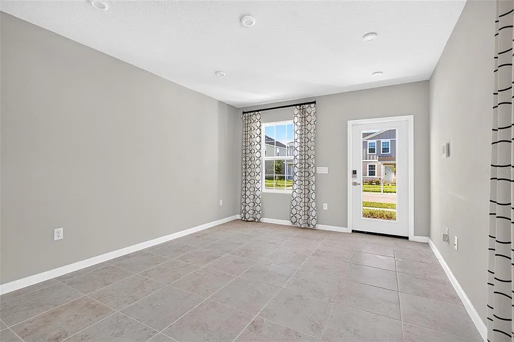 3 bed, 2.5 bath, 1624 sqft, $1,875 — Photo 3