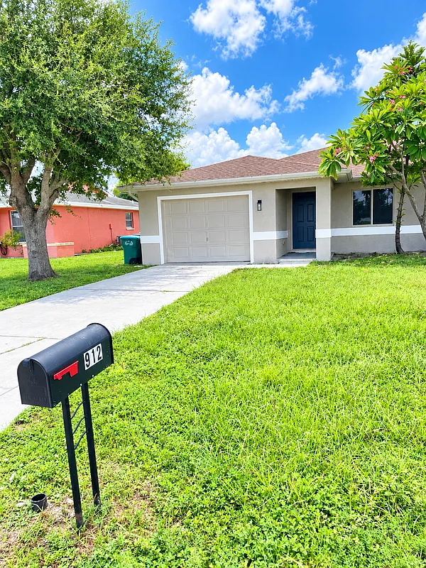 3 bed, 2.0 bath, 1118 sqft, $1,700 — Photo 1