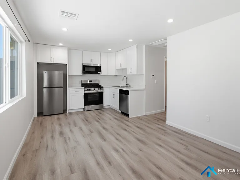 7404 Lemp Ave — Photo 2